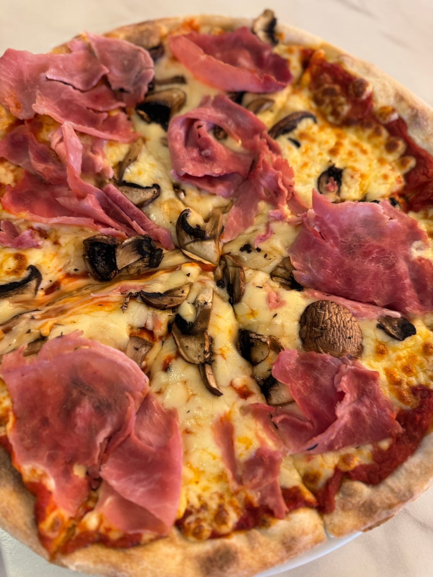 Pizza jambon champignon