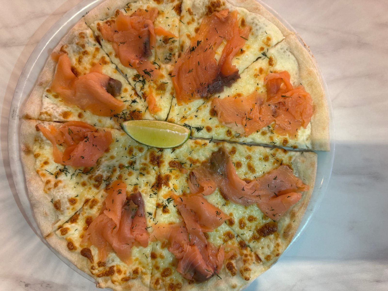 Pizza saumon gros plan